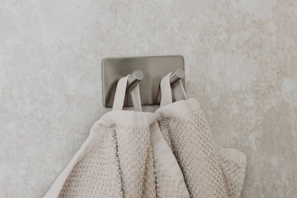 Crochets adhésifs