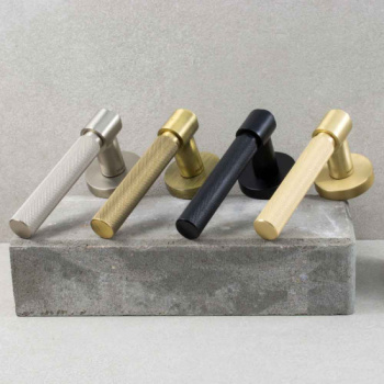 Poignée De Porte Helix 200 - Norme Européenne - Laiton