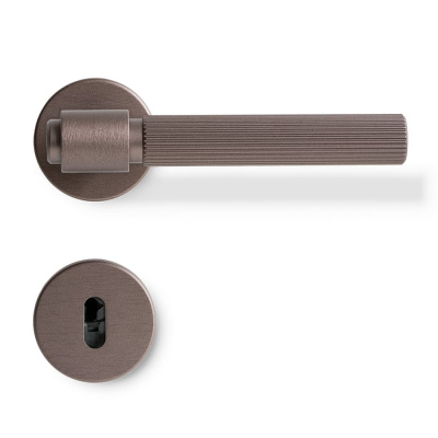 Poignée De Porte Helix 200 Stripe - Norme Européenne - Bronze Foncé dans le groupe Poignées de porte / Couleur/Matériau / Bronze chez Beslag Online (752014-41E)